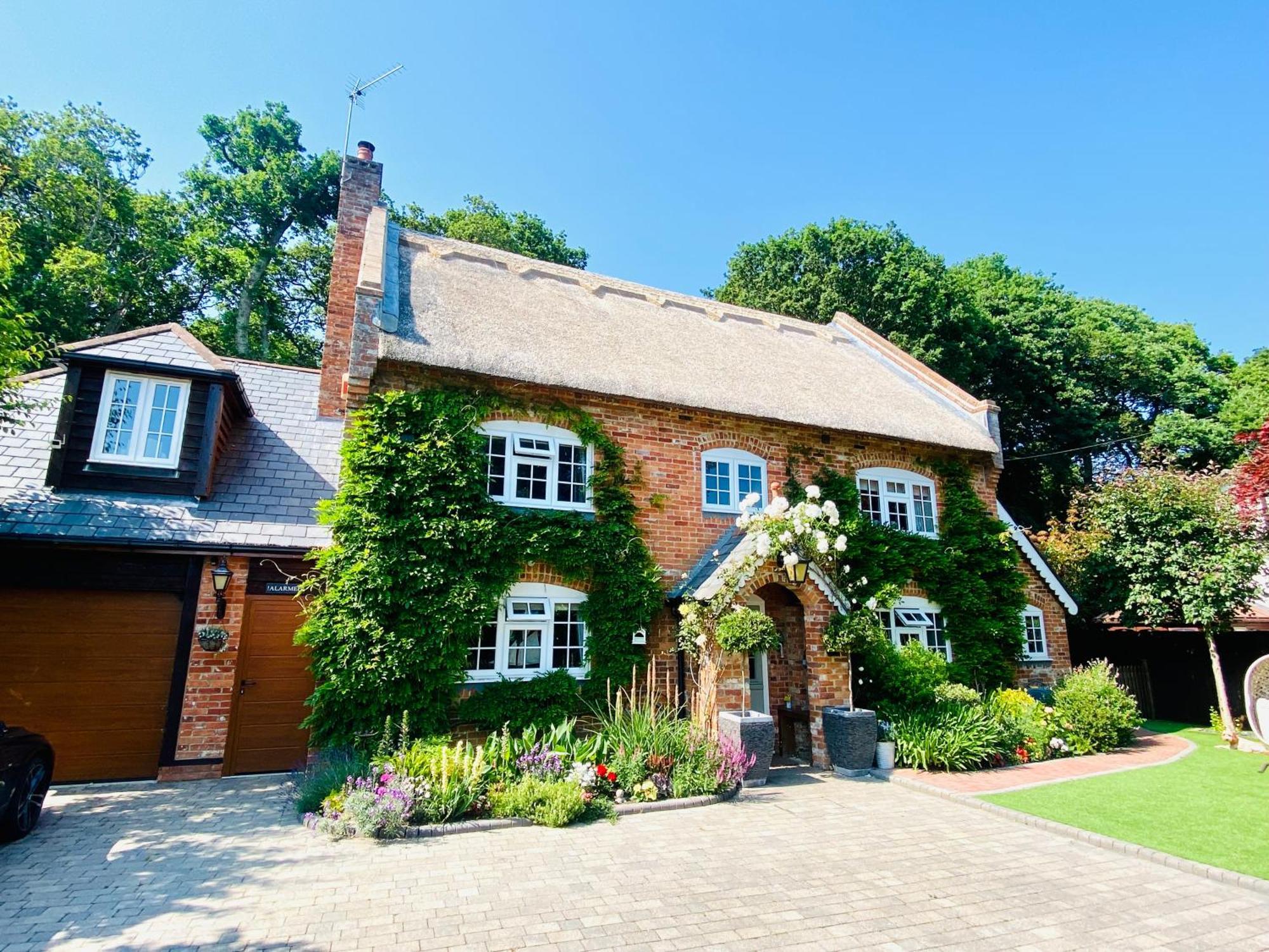 Little Woodside A Beautiful New Forest Self Contained Private Luxury Annexe New Milton Exteriör bild
